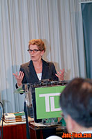 Kathleen Wynne address the National Ethic Press at TD Tower