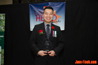 Paul Nguyen receives the 2013 North York Urban Hero Award