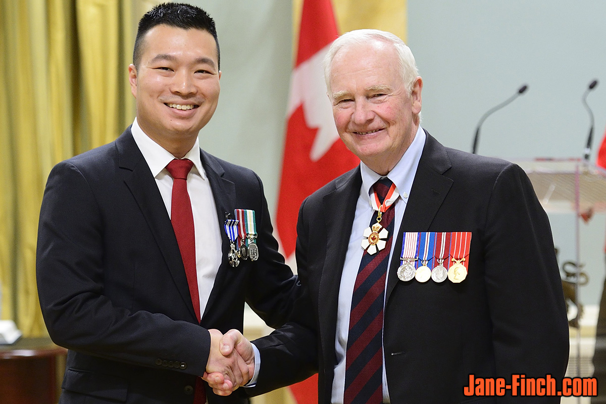 Paul Nguyen receives the Meritorious Service Medal from Governor General David Johnston