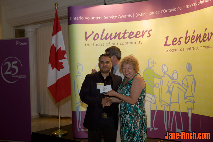 Mark Dezilva receives the 2011 Ontario Volunteer Service Award in Toronto